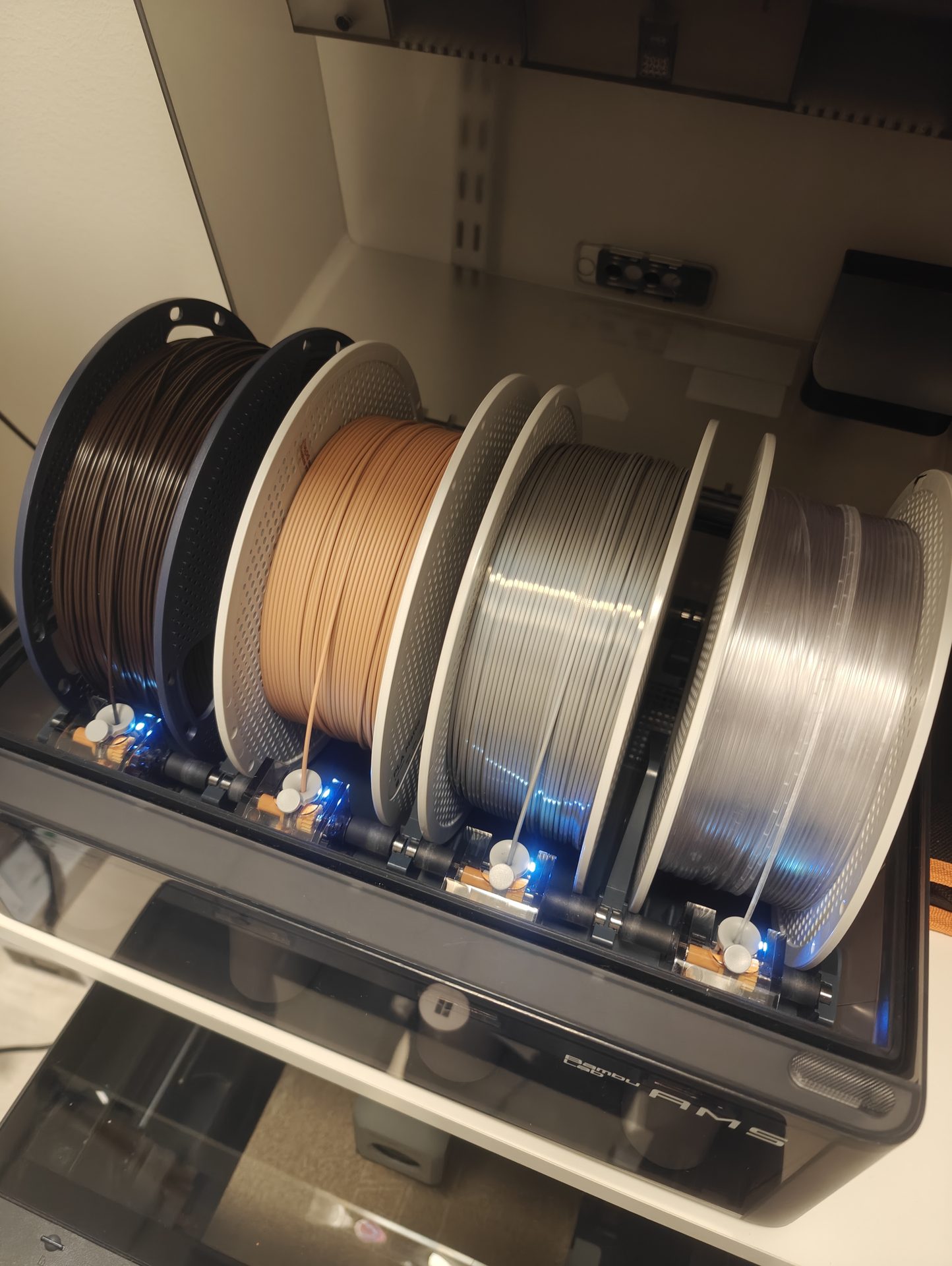 Bambu AMS filamentit hehkuvat